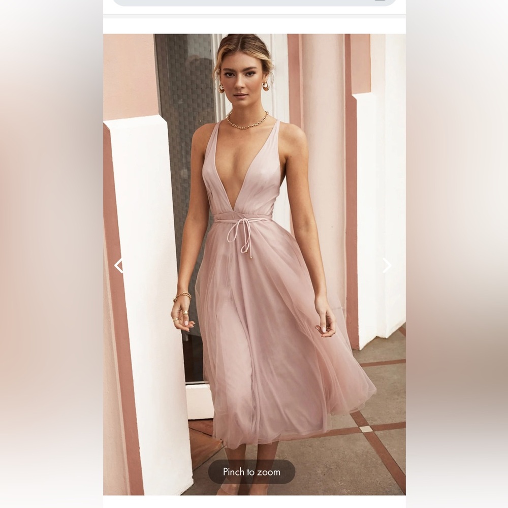 Selfie Leslie floating pink gauzy dress